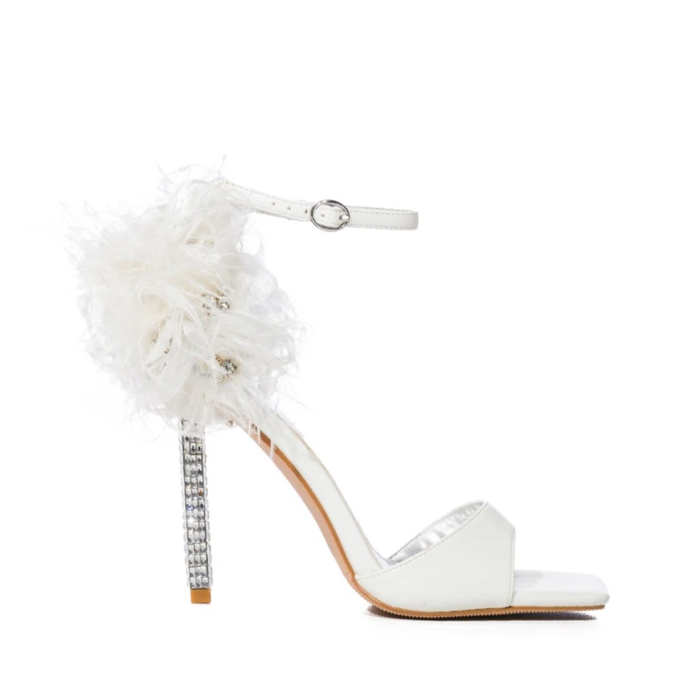 Azalea Wang Clarice White Feathered Women's Heels